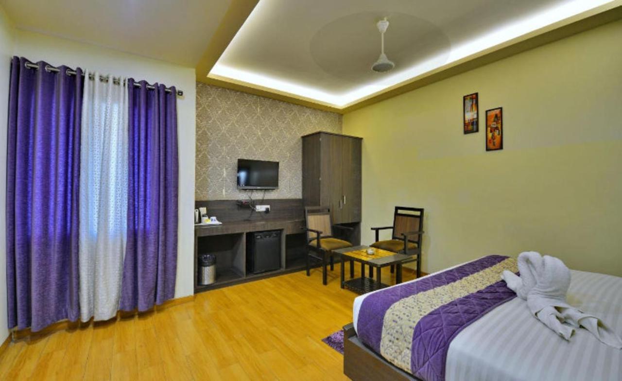 ג'אבלפור Hotel Samrat מראה חיצוני תמונה
