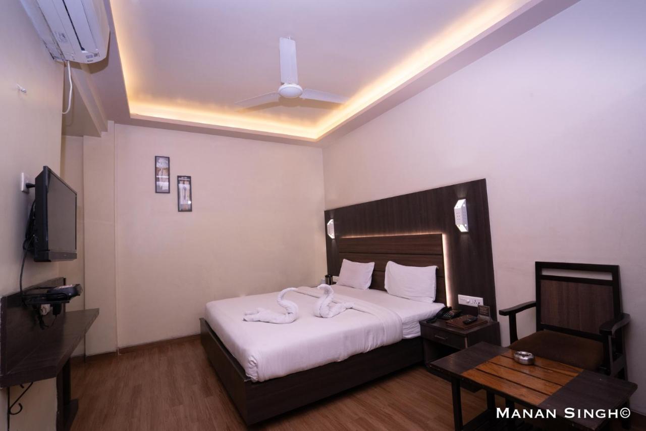 ג'אבלפור Hotel Samrat מראה חיצוני תמונה