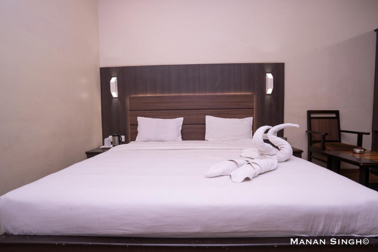 ג'אבלפור Hotel Samrat מראה חיצוני תמונה