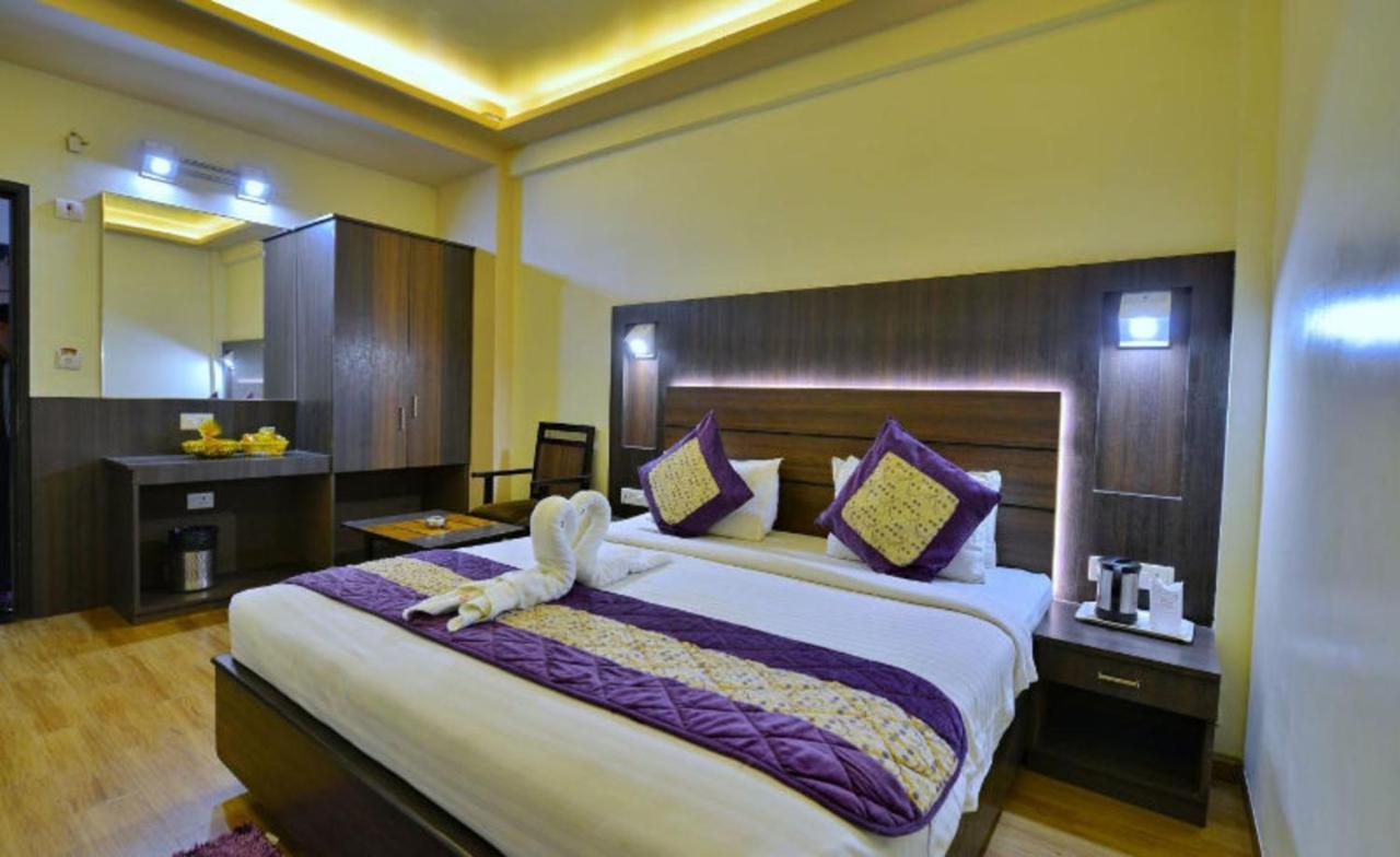 ג'אבלפור Hotel Samrat מראה חיצוני תמונה