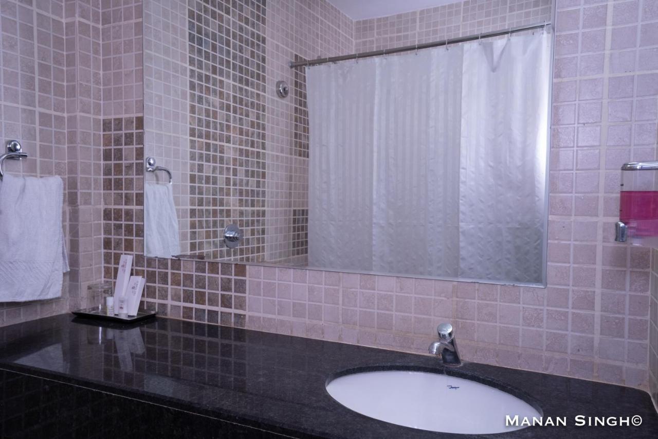 ג'אבלפור Hotel Samrat מראה חיצוני תמונה