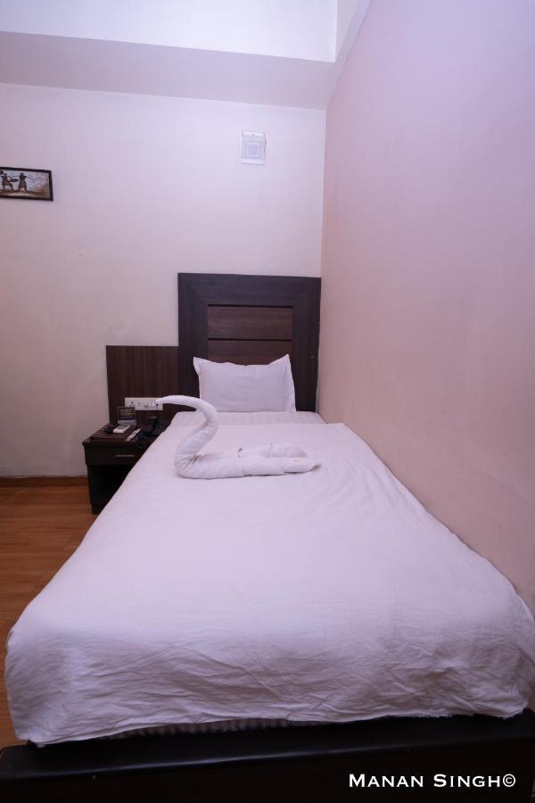 ג'אבלפור Hotel Samrat מראה חיצוני תמונה