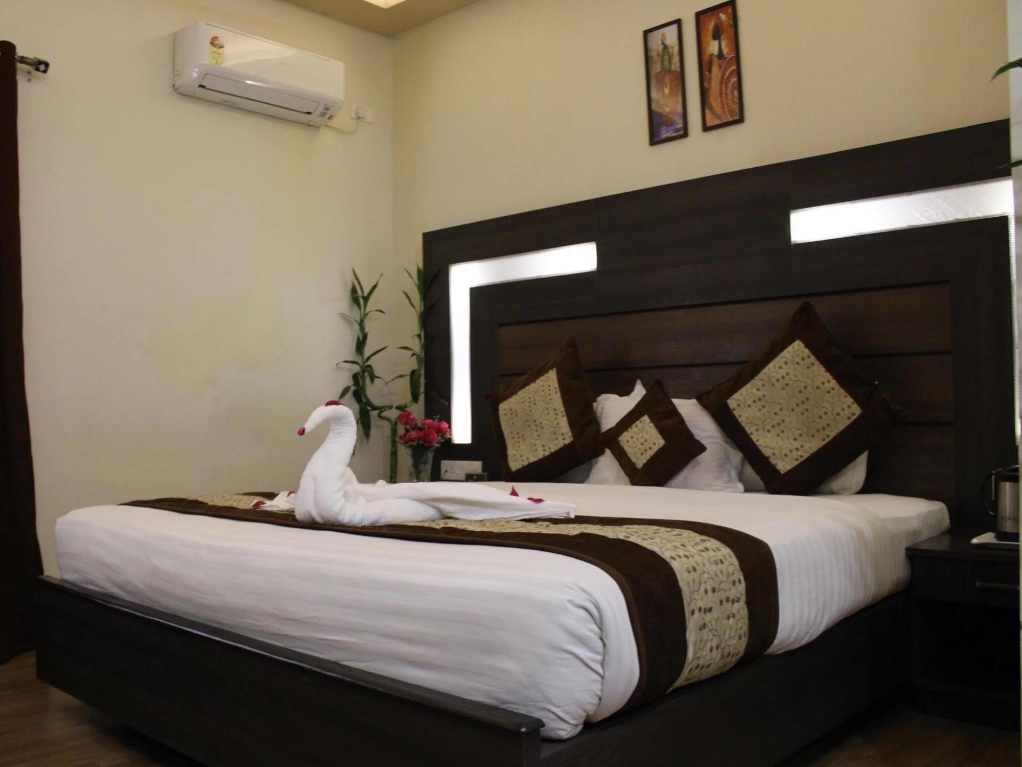 ג'אבלפור Hotel Samrat מראה חיצוני תמונה